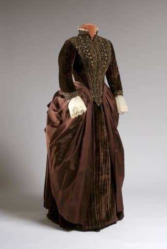 Unknown maker, Carriage Dress, 1885, silk velvet and taffeta. Gift of Mrs. W. R. P. Bridger, 1962 (C62-552.2). Photo: Paul Litherland